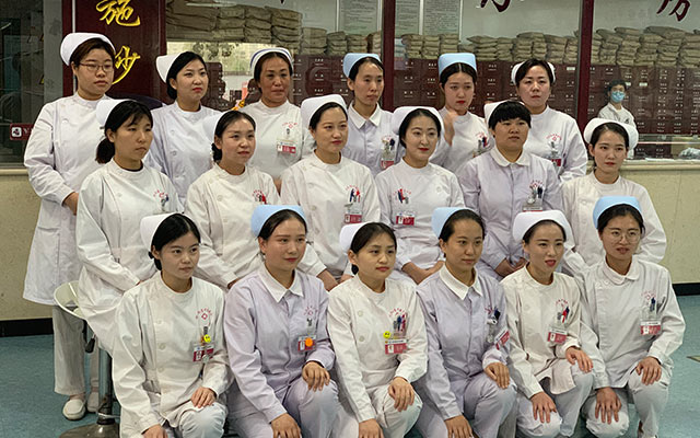 【5.12护士节】MK网官方站网页版举办茶话会白衣天使受表彰(图1)